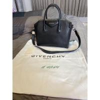 ราคา กระเป๋าแบรนด์เนมแท้ Givenchy Antigona small มือสองสภาพดี (22548925570)