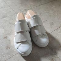 ราคา รองเท้าหนังสีขาว ยี่ห้อ Lacoste แท้ (มือสอง) (28206593212)