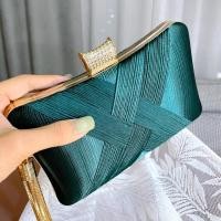 ราคา กระเป๋าออกงาน กระเป๋าclutch เป็นผ้าไหม (23635386846)