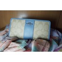 ราคา พร้อมส่ง :: Coach F54630 Signature Accordion Zip Around Wallet (1324882578)