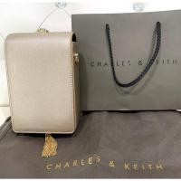 ราคา กระเป๋า charles&keith สีทอง อุปกรณ์ มีถุง ถุงผ้า สายกระเป๋าปรับระดับได้ (5535817727)