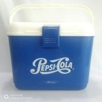 ราคา Retro Pepsi Collection Cooler Box 4 Ltr กระติก เป็ปซี่ กระติก เป๊บซี่ 4 ลิตร ลายย้อนยุค ลายเรโทร กระติกเก็บความเย็น (12216969234)
