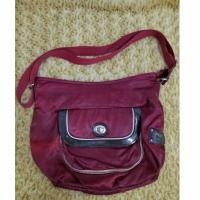 ราคา กระเป๋าสะพาย FI ฟิ LA ล่า สีแดงไวน์ ขนาด11*14" ของแท้100% มีร่องรอยตามการใช้งาน แถมจัดส่งฟรี (13104263855)