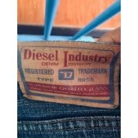 ราคา ส่งต่อ กางเกงยีนส์ขายาวของผู้ชาย ยี้ห้อ Diesel Industry สียีนส์ เอว 32 (24380244079)