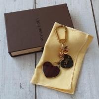 ราคา พวงกุญแจ Louis Vuitton Pomme D'Amour Rayures Coeur Heart Bag Charm / Key Chain (2916839756)
