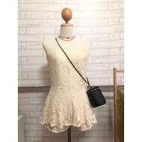 ราคา จั๊มสูทเกาะอก ลูกไม้ สีขาวครีม ขาสั้น (19882660220)