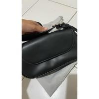 ราคา พร้อมส่ง! Charles & Keith ของแท้ 100% มือ2 สินค้าซื้อจากช็อปโดยตรง! (24992342152)