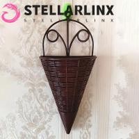 ราคา เป็นตัวเอกลิเน็กซ์ เลียนแบบหวายแขวนตะกร้าดอกไม้,พลาสติกแขวนผนังประดิษฐ์กระถางดอกไม้,สร้างสรรค์สามเหลี่ยมจําลองแจกันดอกไม้หม้อ สวน (28874871631)