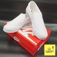 ราคา NIKE​ SLIP​ON​ สีขาวของแท้จากช็อป (2985437443)