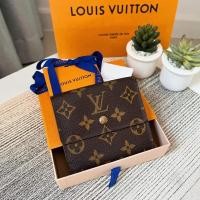 ราคา Trifold wallet มือสองของแท้ค่ะ (รบกวนทั่กแชทก่อนสั่งค่ะ) (23320650813)