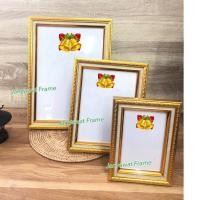 ราคา กรอบรูปตกแต่งบ้าน ใส่ใบประกาศสีทอง ขนาด A4 พร้อมกระจก ฝาหลัง ขาตั้ง หูแขวนผนัง (22620382432)