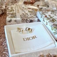 ราคา ต่างหูรุ่นฮิต Dior PETIT CD EARRINGS✨ จากชอปยุโรป พร้อมใบเสร็จ (25571390075)