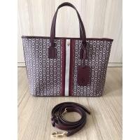 ราคา กระเป๋า ถือ พร้อมสายสะพาย ทอรี่ เบิร์ช TORY BURCH รุ่น Gemini Link Canvas Small Tote (17571262033)