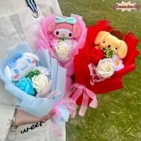 ราคา Francisccal ตุ๊กตาตุ๊กตาดอกไม้,ช่อดอกไม้รับปริญญาตุ๊กตา Cinnamoroll,ตุ๊กตาการ์ตูน Kuromi Sanrio Bouquet วันครู (28729345258)