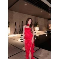 ราคา เดรสแดงวาเลนไทน์ Linda เดรสสีแดงยาว มีโชคเกอร์ดอกไม้สีแดงให้ด้วย แต่งระบายรอบตัว สวยหรู ดีย์มาก (25557905957)