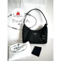 ราคา Like New Prada Nylon Hobo ปี24 หูหนัง (29024047735)