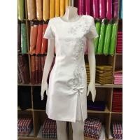 ราคา ชุดแซกผ้าไหมแพรทิพย์แต่งลูกไม้ ปักมุข !! อัดผ้ากาว มีซิปซ่อนด้านหลัง ดีไซน์สวย เรียบ หรู ทันสมัย... (28974251143)