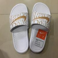 ราคา NIKE WMNS BENASSI JDI PRINT รองเท้าแตะ ไซส์ 7US ของแท้100% ราคาป้าย SG$59 ราคาไทย 1,300บาท (4508369369)