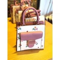 ราคา Coach Mini Pepper Tote in Heart Petal Print #กระเป๋าผู้หญิงสะพายข้าง#สีขาวชมพู#ของแท้100% (23771650522)