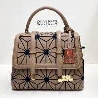 ราคา Coco london กระเป๋าถือ สะพายไหล่ สะพายข้าง ทรงกล่อง สายยาว 1 เส้น หนัง Safiano อะไหล่ทอง Janis (24407762701)