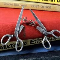 ราคา European and American Fashion Retro Scissors Earrings, New Independent Station for Girls, Creative and Personalized Holiday Gift Earrings (25382336112)
