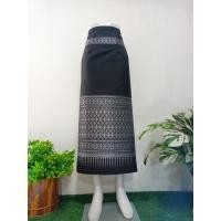 ราคา ผ้าถุงลายไทยสำเร็จโทนสีดำ ขาว ผ้าถุงพิมพ์ลายแบบป้ายตะขอ ผ้าไหมสำเร็จฟรีไซร์แบบป้ายตะขอ ติดตะขอตามขนาดเอวคนใส่ (26866784379)