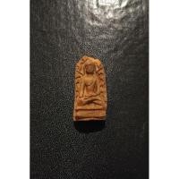 ราคา พระรอด หลังปั๊มวัดมหาวัน ลำพูน เนื้อดินผสมผงดินพระรอดกรุเก่า ปี2525 (26610387143)