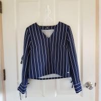 ราคา Misty mynx sizeS ไซส์เอส อกได้ถึง 34 เสื้อแขนยาว สีกรม ลายขวาง โบว์ที่แขน ผ้าหนา หรูมาก มือสอง แม่ค้าใส่เอง (7955928329)