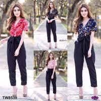 ราคา จั้มสูทขายาว คอวีระบายลายดอก กางเกงผ้าบลูเวฟ เอวผูกโบว์ กระเป๋าข้าง (1945374286)