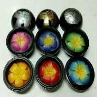 ราคา เทียนหอมดอกลีลาวดีแฟนซี6สี6กลิ่นในตลับไม้มะม่วงพร้อมฝาคละลายขนาด8x8x8cm.จำนวน6ชุด (56153630)