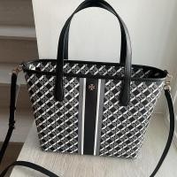 ราคา ♞**พร้อมส่ง ของแท้**Tory burch Geo small tote bagมีสายยาว djd (24938114838)