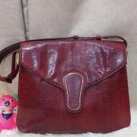 ราคา กระเป๋าหนังงูแท้ สีแดงbergunde กระเป๋าสะพายข้างมือสอง ทรงวินเทจ (25078780088)