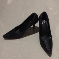 ราคา รองเท้าส้นสูง มือสอง สภาพดี (สีดำเลื่อม) (2675818630)