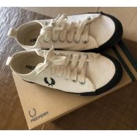 ราคา Fred Perry Canvasสีขาว มือสองของแท้ (3716318681)