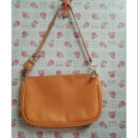 ราคา กระเป๋า ESPRIT มือสอง. สภาพดี ใบเล็กใช้ถือ คล้องไหล่. (1274877253)