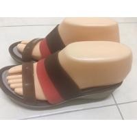 ราคา Crocsแท้มือสอง สภาพใหม่มาก พื้นเต็มส้นสูง 2” ยาว 23 cm w6 (7811940237)