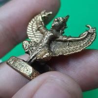 ราคา พญาครุฑ หลังพระอุปคุต เนื้อทองเหลือง ความสูง 3 ซม. (แถมผ้ายันต์พญาครุฑขนาดเล็ก 1 ผืน) (5764630897)