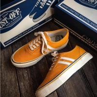 ราคา Dust off shoes Onward - Gold / White bar (12006559599)