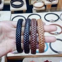 ราคา nn_braceletสายรัดข้อมือ RASTACLAT รหัส 109 สร้อยข้อมือหนัง หัวแม่เหล็กค่ะ มีสี่สีนะคะ (965033924)