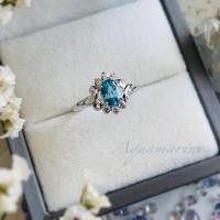 ราคา แหวนสไตล์เจ้าหญิง พลอยเพทายฟ้า( Blue Zircon )ฝังประดับเพทายขาว (26531390833)