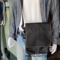 ราคา กระเป๋าสะพายหนังแท้ Moonlight รุ่น Pro สีดำ ทำจากหนังวัว นุ่มมาก ใส่เอกสารขนาด A4 ได้ พร้อมถุงกันฝุ่น รับประกัน 1 ปีเต็ม (2002275201)