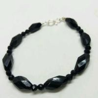 ราคา สร้อยข้อมือนิลแท้ นิลแท้กาญจนบุรี ใช้นิล 7มิล และคั่นด้วยนิล 4มิล (11902602306)