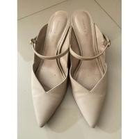 ราคา รองเท้า charles & keith มือสอง (24569387859)