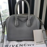 ราคา Used Small Givenchy Antigona Bag (3237236670)