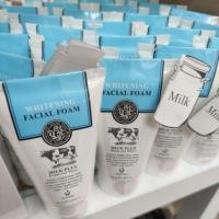 ราคา โฟมล้างหน้า นมวัว whitening facial foam milk plus bright and white scentio (3730136371)