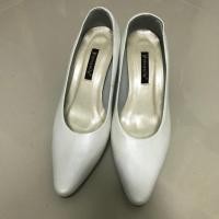 ราคา รองเท้าส้นสูงมือสอง เหมือนใหม่ สีขาว สภาพดีมาก (1267108038)
