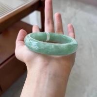 ราคา สร้อยข้อมือหยกชนิดน้ำแข็งแบบเก่าจากธรรมชาติของพม่าผู้หญิงของแท้สีเขียวอ่อนลอยดอกไม้พระสนมหยกแหวนหยกแบบหนา (26130848604)