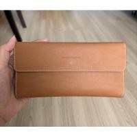 ราคา กระเป๋าสตางค์ใบยาว courreges มือสอง ของแท้% สภาพดี หนังสวย ไม่มีตำหนิปริแตกขาด (29284979974)
