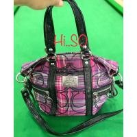 ราคา กระเป๋า ”Coach Poppy" ผ้าลาย C สีม่วง มี 2 สายเป็นกลิตเตอร์สีดำจะถือ หรือสะพายไหล่ก็ได้สภาพสวยค่ะ (15757666991)