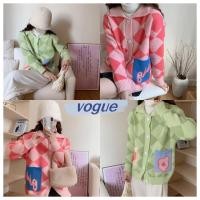 ราคา Vogueพร้อมส่งเสื้อไหมพรมแขนยาวผู้หญิง ลายตาราง มีกระดุมหน้า (CZ385) -C (23060879903)